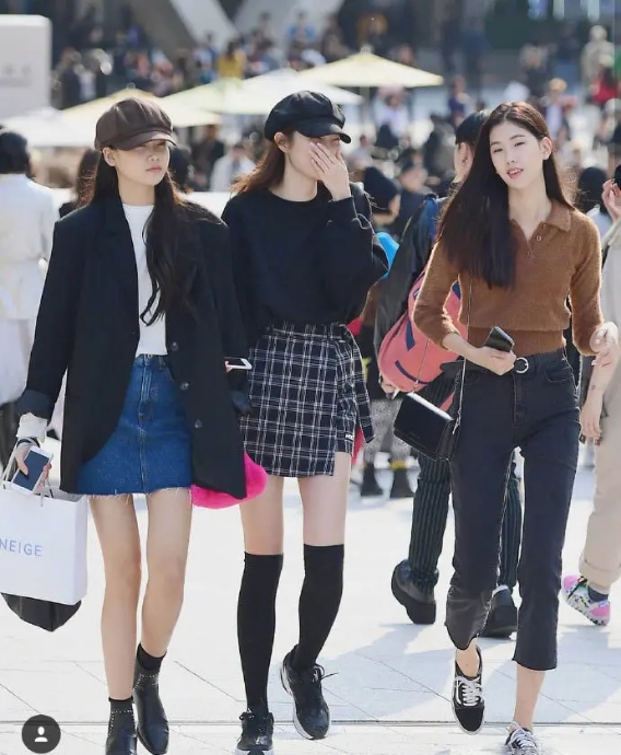 阔腿裤过时了初秋老爹裤时髦显瘦,阔腿裤已过时现在都流行穿初恋裤