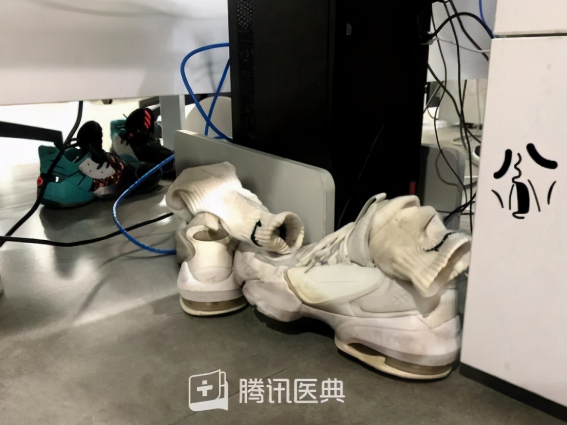 20岁小伙脚臭,25岁帅哥脚臭怎么办