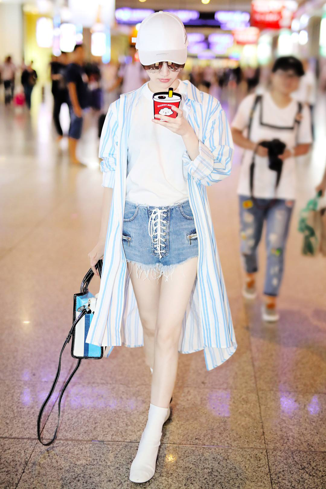 牛仔短裤最火穿法女,腿短牛仔短裤怎么穿