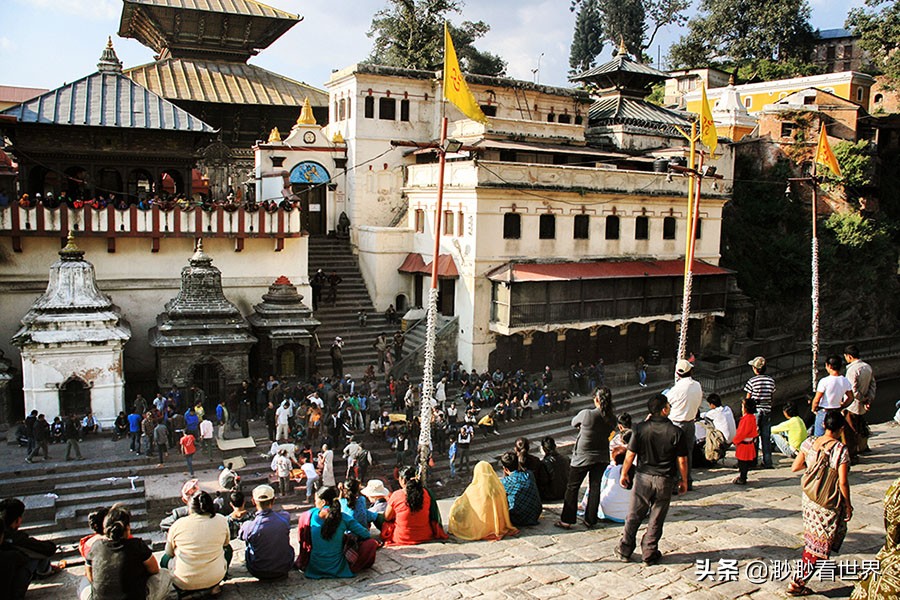 尼泊尔恒河上的烧尸庙,夜游尼泊尔烧尸庙