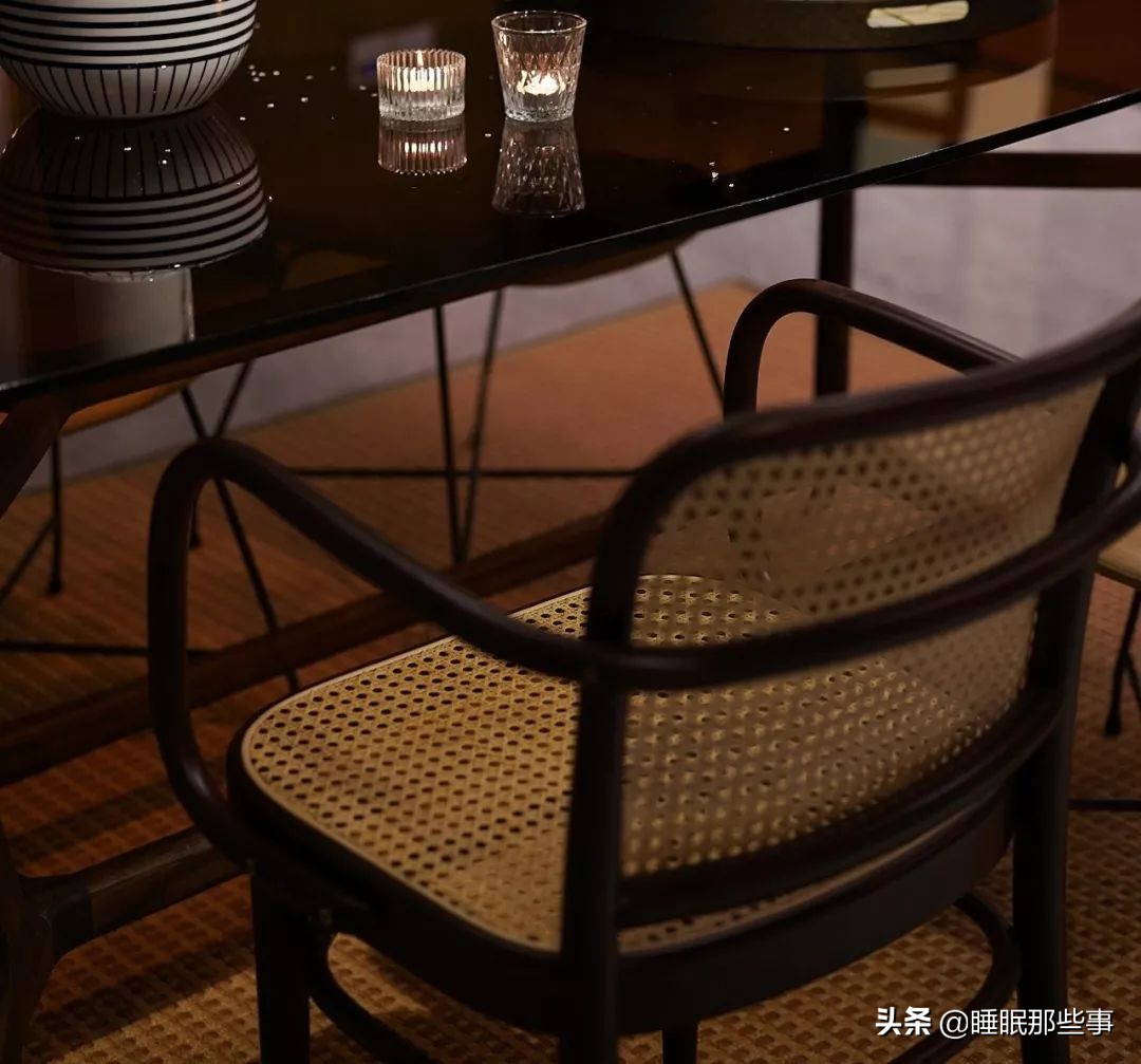 看了一眼她家的绿墙，我觉得我家还可以再抢救一下