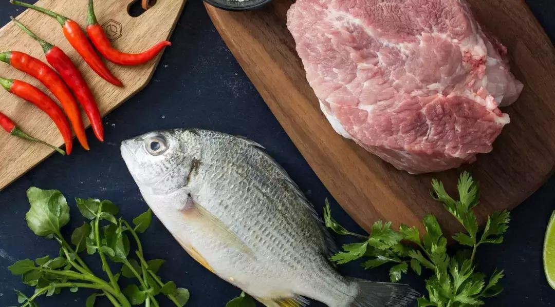 孩子喝了一口过期牛奶,冰箱里的牛奶孩子能直接喝吗