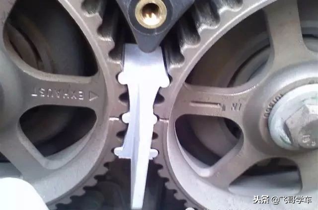 发动机更换正时皮带操作方法,东风标致4081.2t更换正时皮带视频