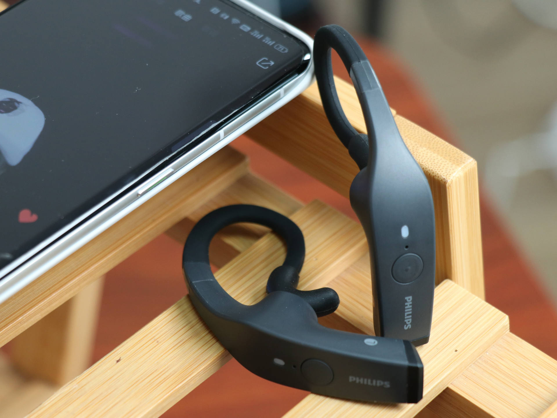 飞利浦a8606骨传导耳机使用,飞利浦骨传导蓝牙耳机测评