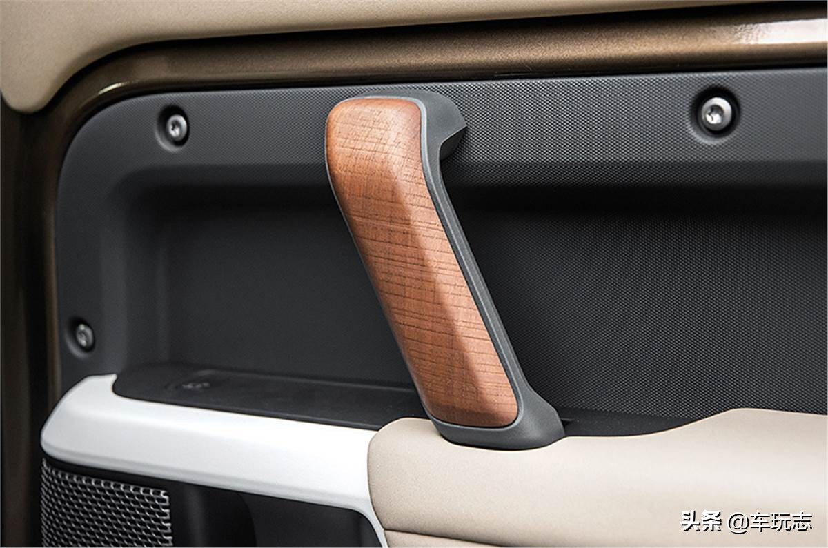 路虎全新卫士预告图,全新一代路虎卫士越野性