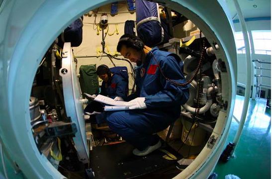 3男3女模拟火星旅行,封闭仓无隐私生活一年,出来后怎么样了?