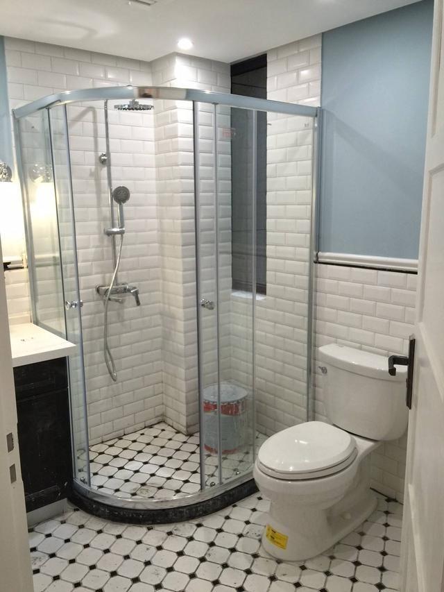 卫生间灰白格子效果图,卫生间墙面最佳设计图