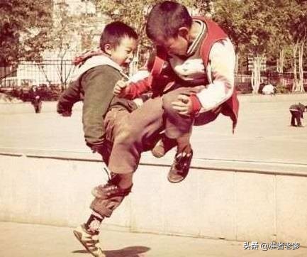 学生打篮球起争执被家长砍死,湖南中学生篮球打架