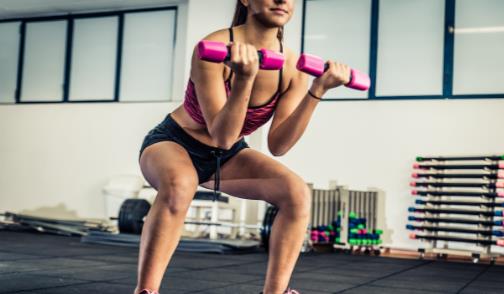 怎么深蹲能瘦腿和臀部,如何瘦大腿深蹲教程