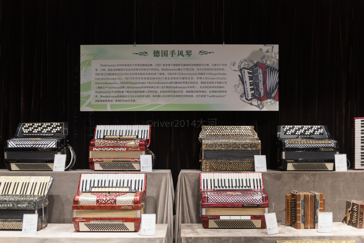 *疆新**有一座低调的手风琴之城，博物馆收藏一千多架手风琴
