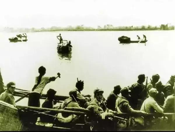 这个跑船的“大辫子姑娘”，被载进人民海军历史！