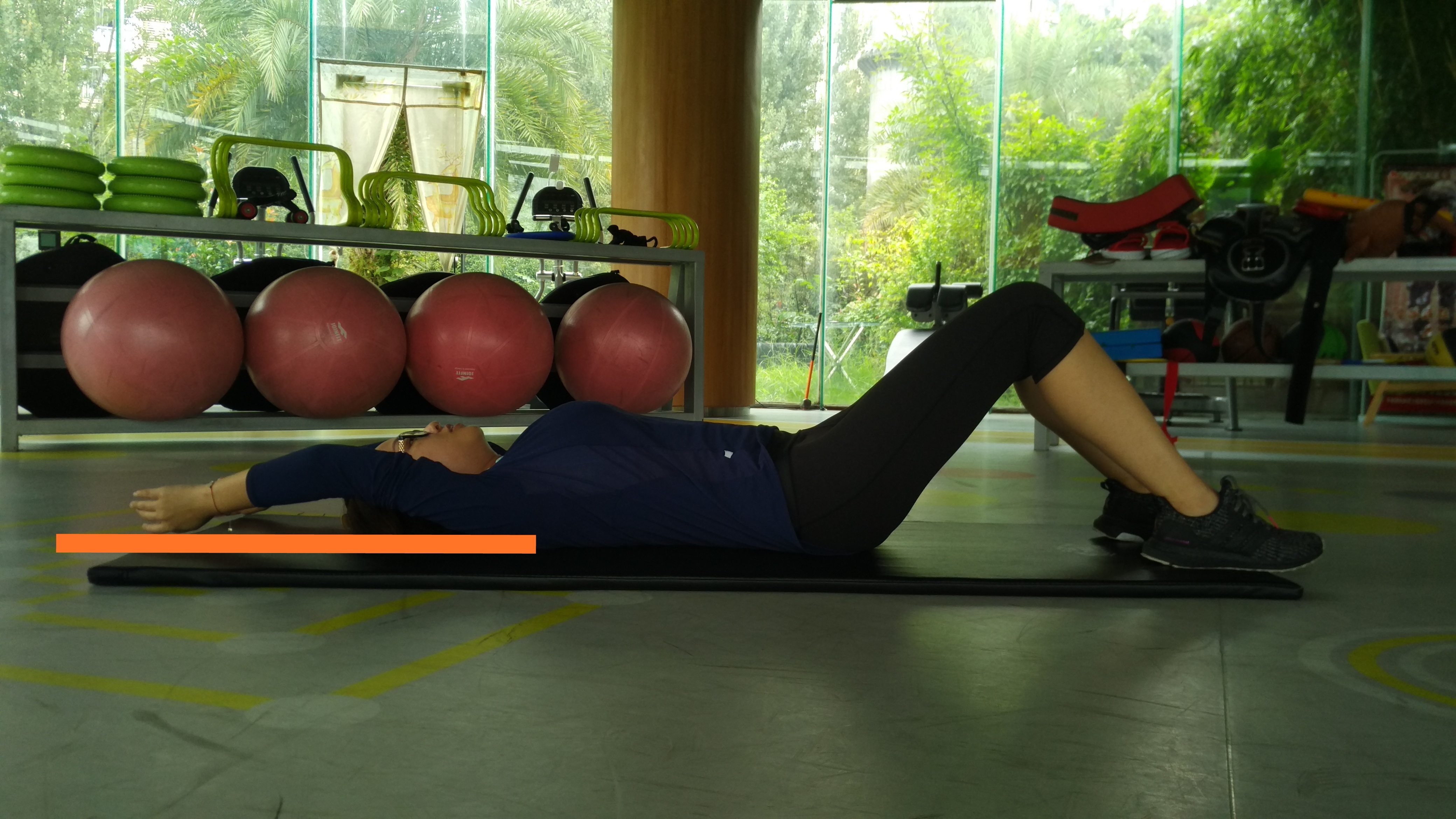 健身房练肩不耸肩的技巧,健身时耸肩挺肚子怎么办