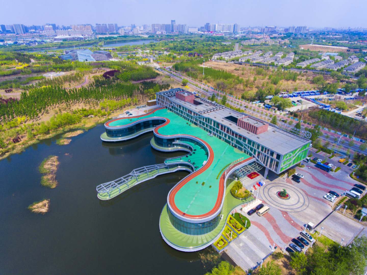 除了女人，男人的话题里，总是少不了“足球”两字