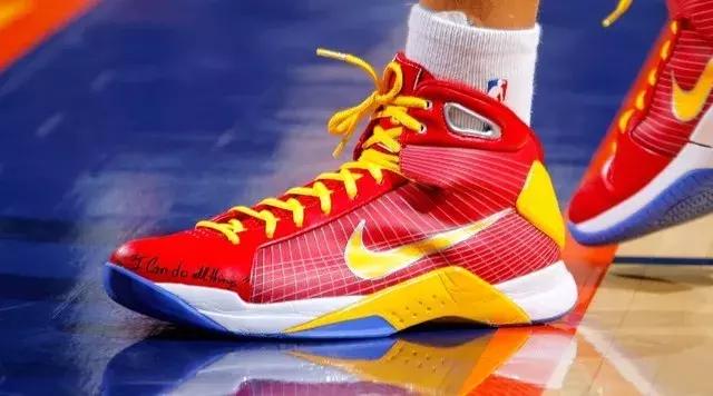 nba巨星库里最新球鞋,库里最新款签名球鞋