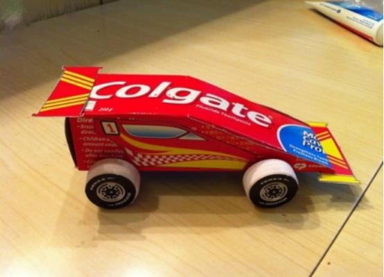 给小孩子做玩具玩简单又好玩,和孩子一起做的简单的手工