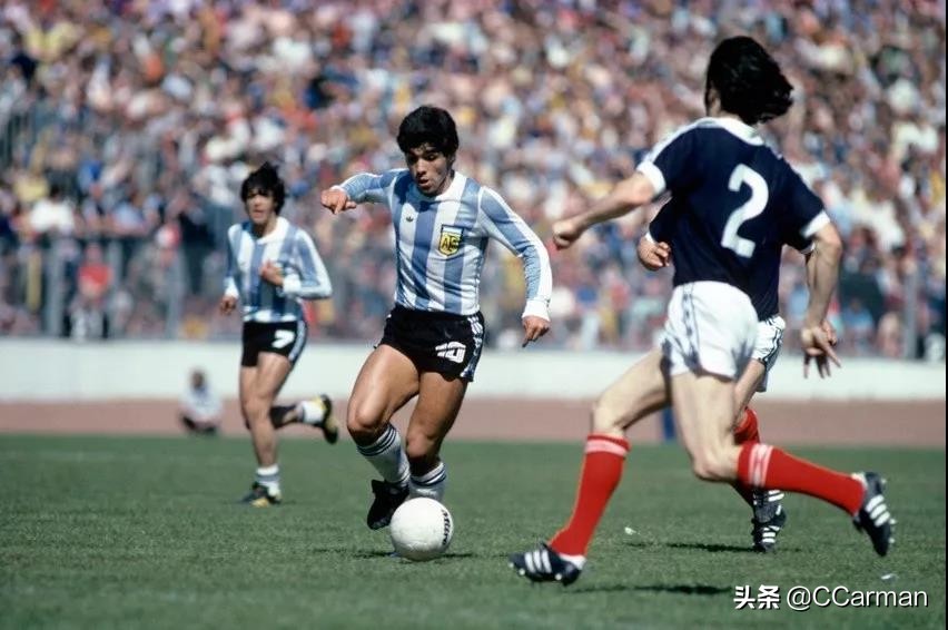 足球“上帝之手”:草根阶层公认史上第一球王,超脱体育政治领袖
