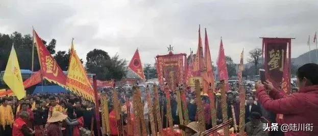 玉林祠堂落成庆典,博白东平刘氏万人祭祖聚集舞狮