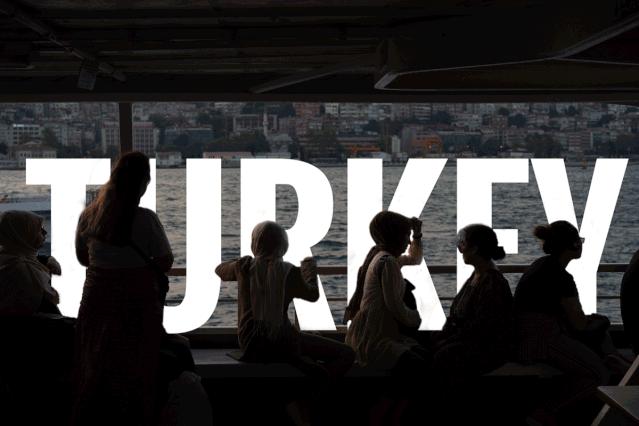 在手机上，如何给视频做一段电影质感的片头或封面？|视频基本功