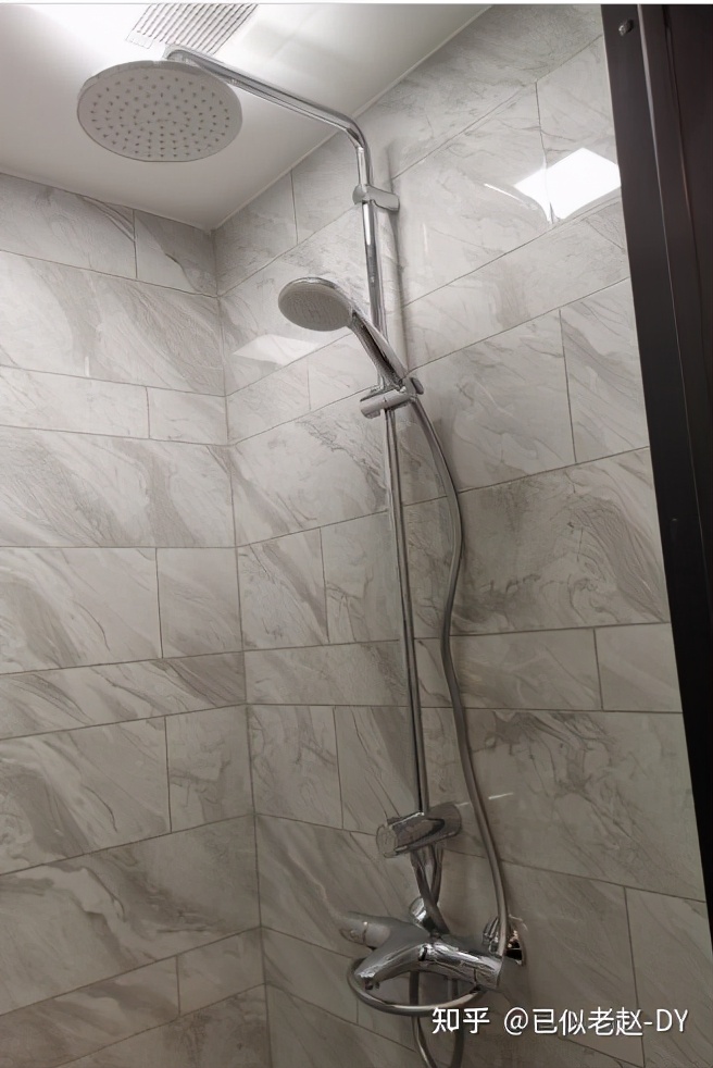 燃气热水器忽冷忽热用恒温花洒,要想洗澡不受冷还得是恒温花洒