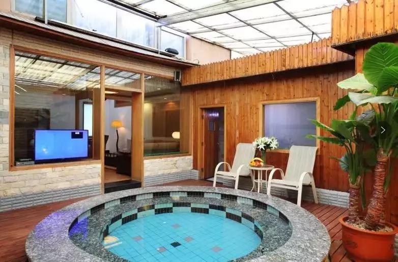 温泉山庄推荐享受惬意的温泉之旅,冬日暖阳泡温泉