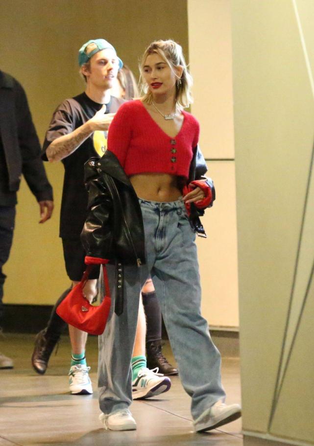 高颜值球鞋女生,颜值超高的球鞋女生200以下