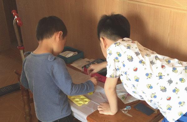 不愧是后浪,提高生活品质的小玩意,小孩却用它DIY出一堆......