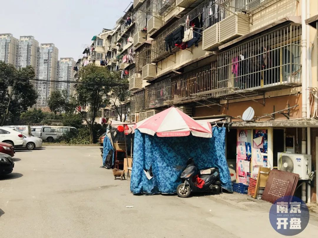 南京虹悦城附近房价,一路之隔房价差2万