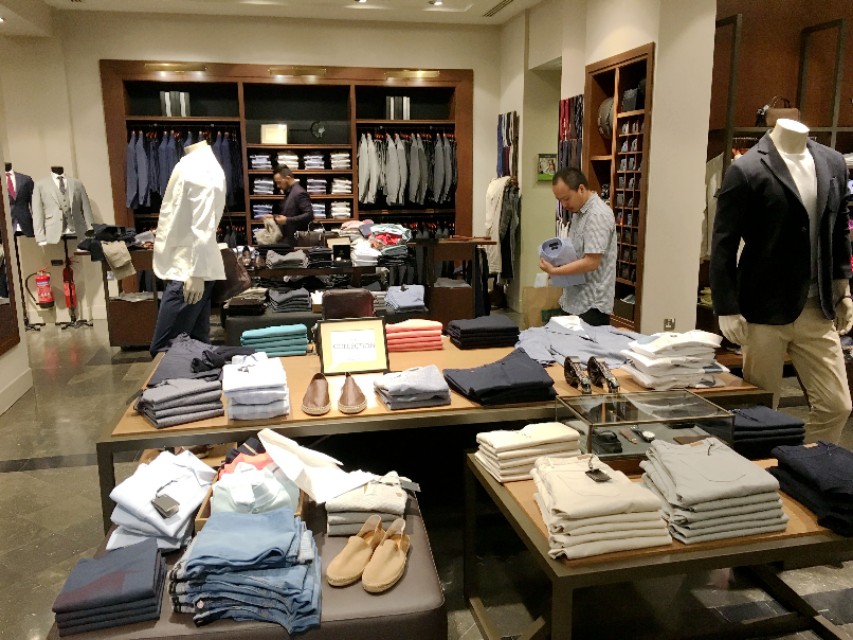 在路上vanlife,迪拜购物嘉年华