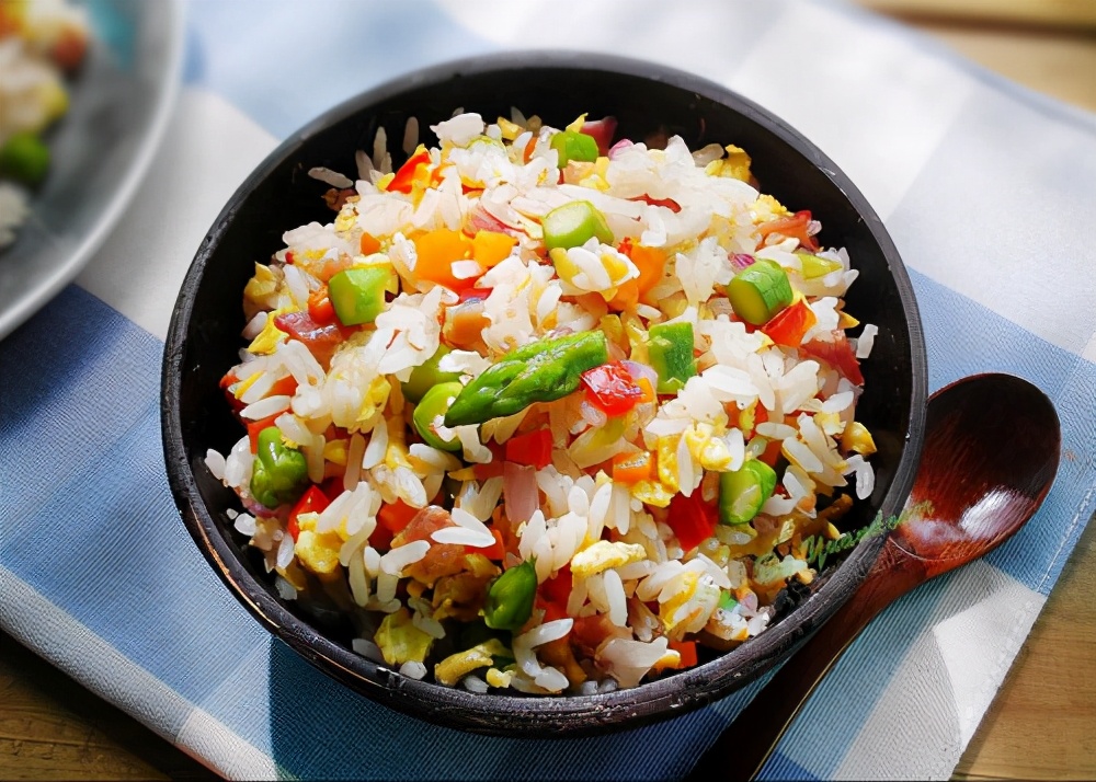 蛋炒饭好吃教程,蛋炒饭最好吃做法加酱油