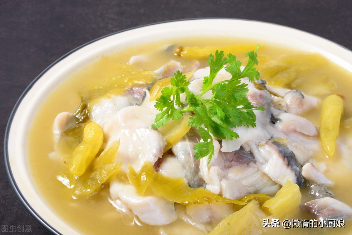 草鱼肉片怎么做最好吃又嫩,草鱼最好吃做法香嫩爽口汤汁浓厚