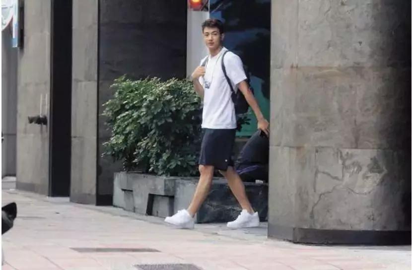 女作家艾小羊的公众号 (艾小羊新书全部小说全集在线阅读)