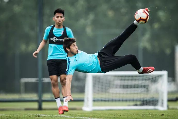 喂?有人做西班牙代购嘛?申花可能有这个需要......