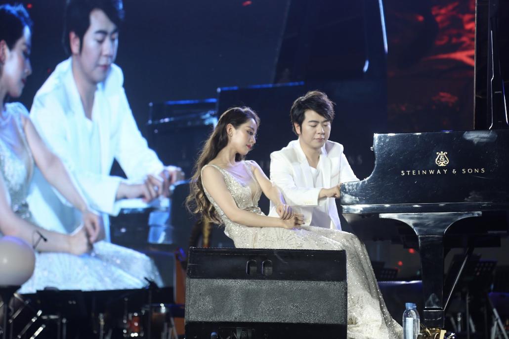 吉娜爱丽丝与女钢琴家,钢琴家吉娜爱丽丝演奏视频