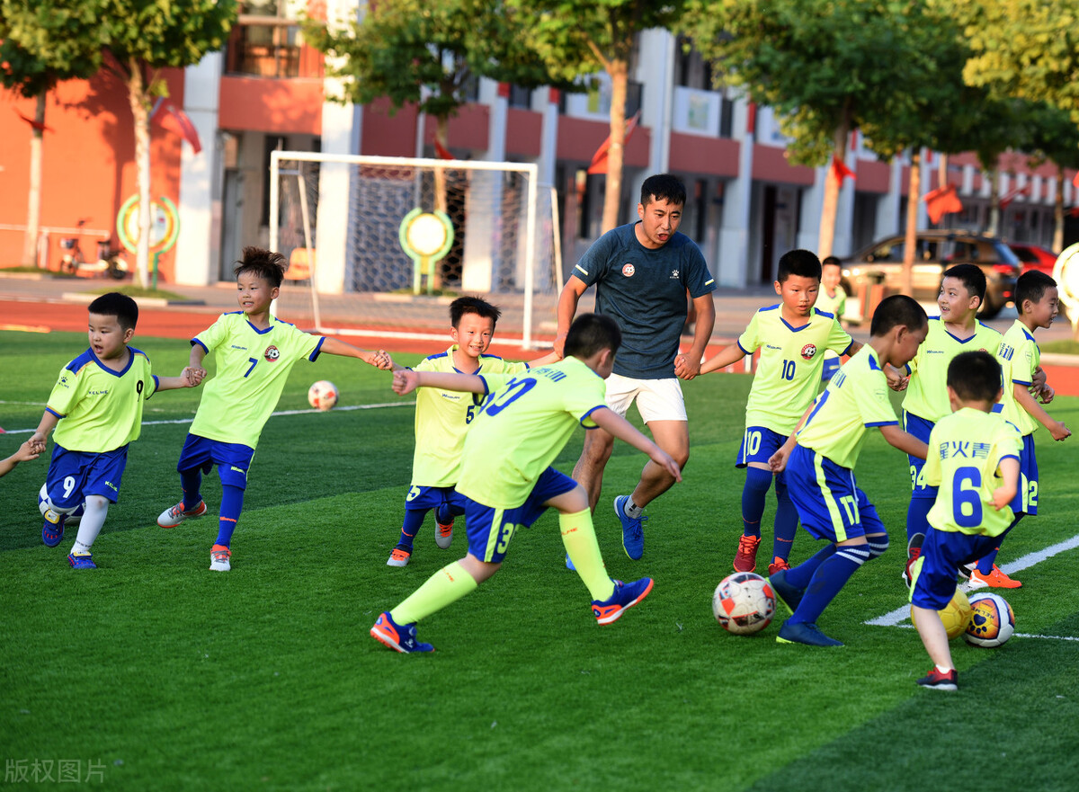 怎么样才能成为真正的足球运动员,普通人如何成为运动员