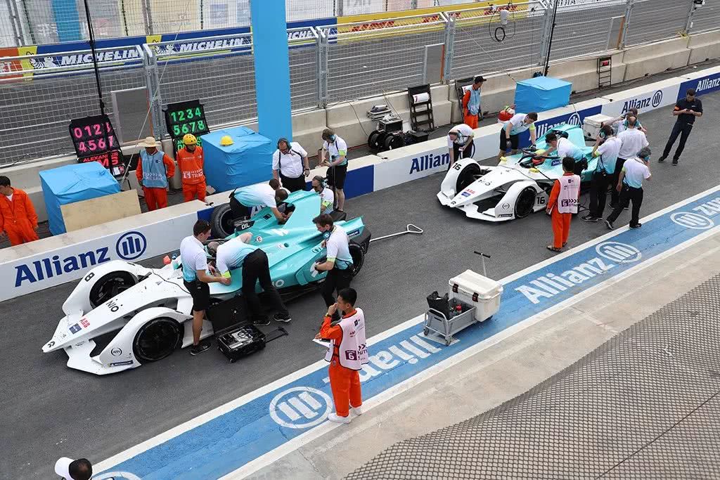 这车空间窄、没空调，只能躺着开，为啥一群男人都想开？