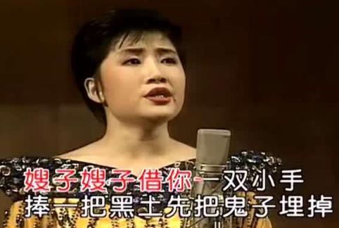 比肩毛阿敏，却因抑郁情伤削发为尼，歌后李娜称这23年每天都充实