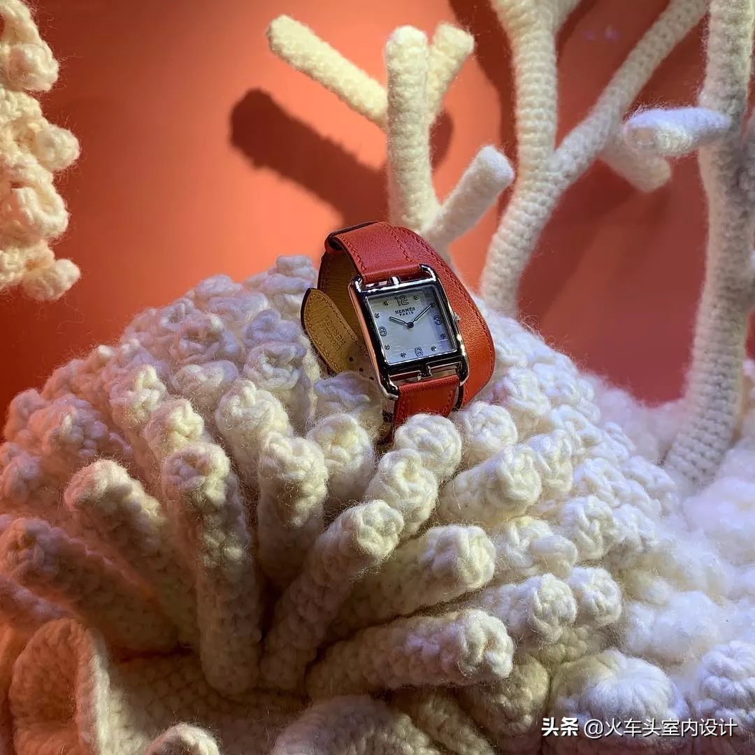 爱马仕2023橱窗设计最新款,爱马仕2022橱窗设计效果图