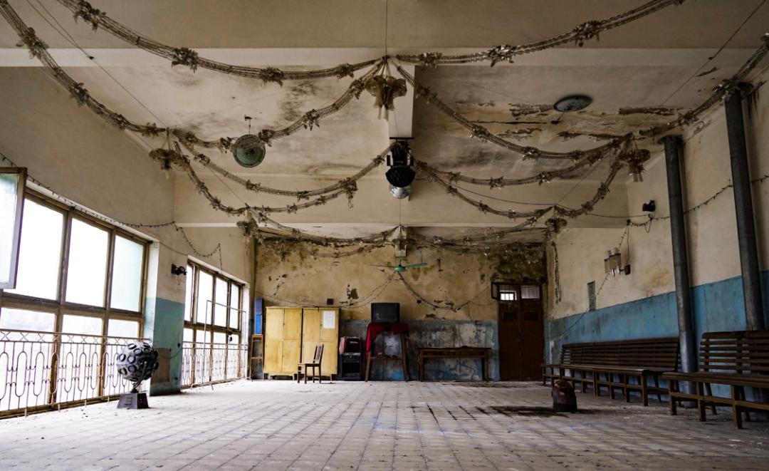 东北大妞拍废墟,东北大妞年轻照片