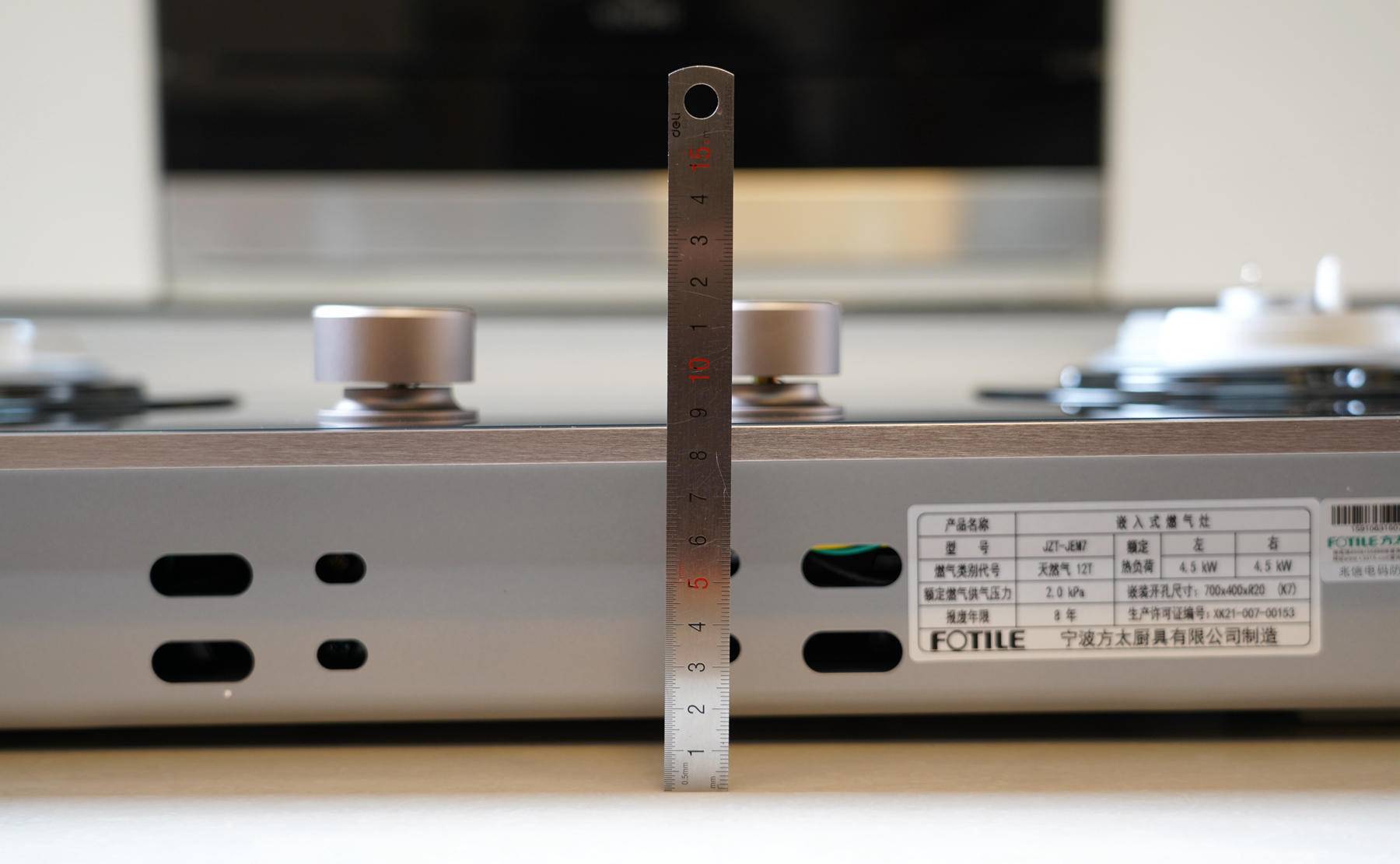 嵌入式燃气灶怎么防油污,嵌入式燃气灶如何选择炉头