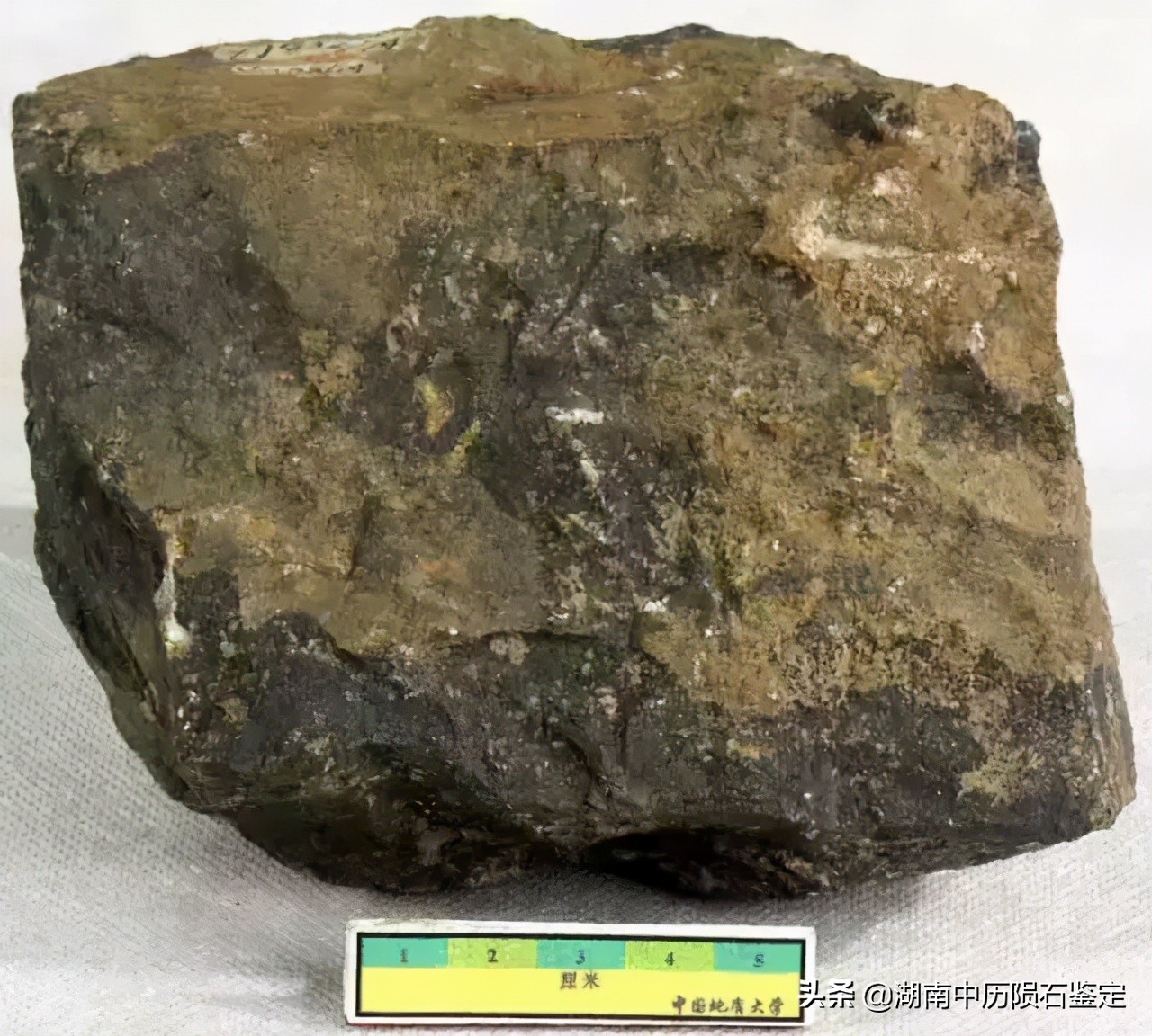 月球陨石与地球矿石的区别,月球陨石和矿石有什么区别