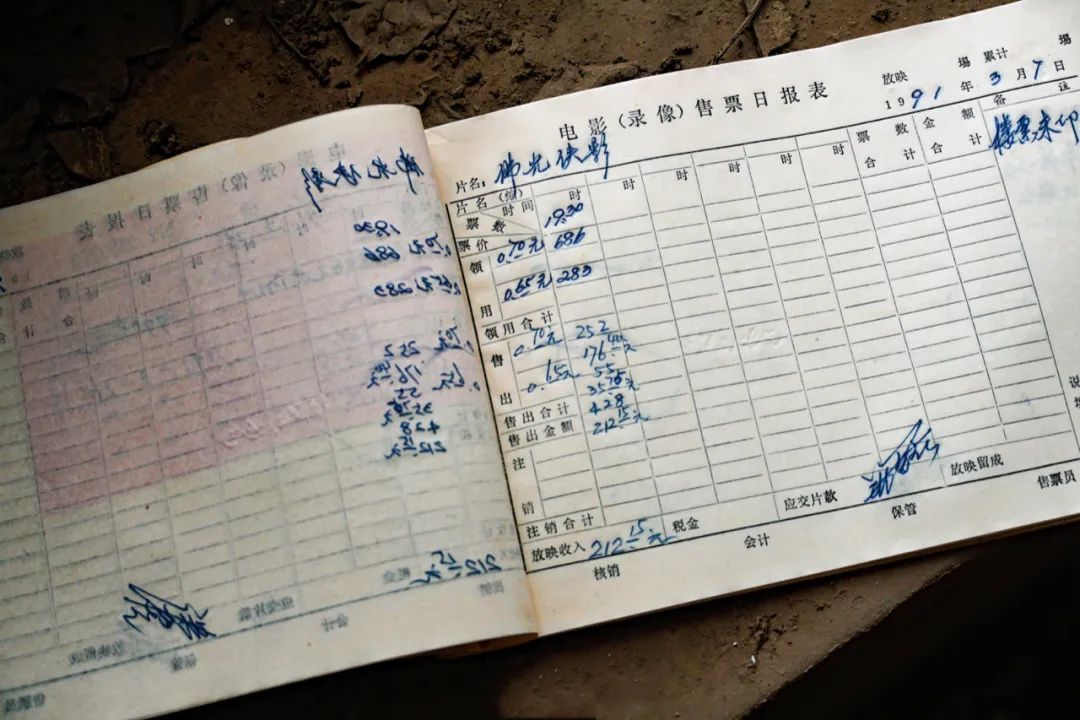 东北大妞拍废墟,东北大妞年轻照片