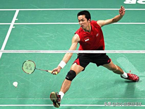 羽毛球步法的最大核心其实是控制重心