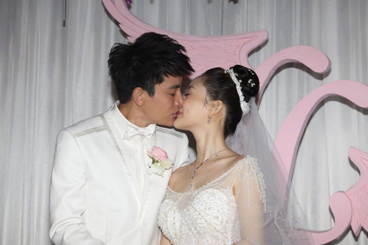 贾乃亮以前为李小璐过生日,贾乃亮几几年和李小璐结婚的