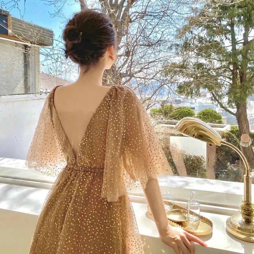 女生又矮又胖适合穿的衣服,女生穿宽松的衣服更显胖吗