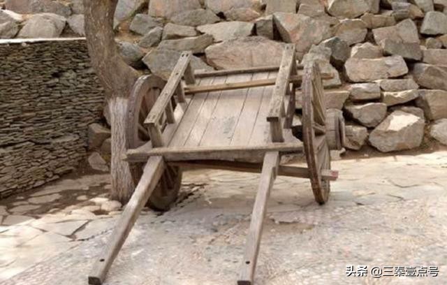 奶奶梳妆台嫁妆,奶奶的嫁妆柜子老物件