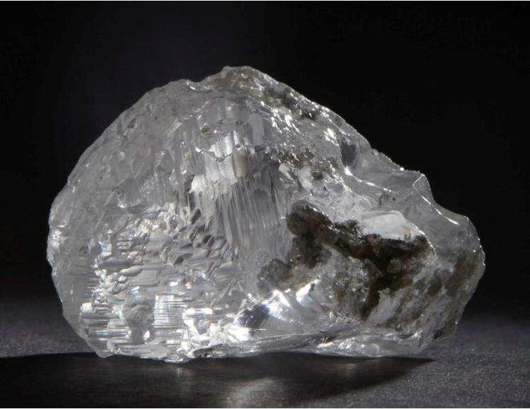 范冰冰生日晒粉红钻戒,范冰冰晒钻戒多少克拉