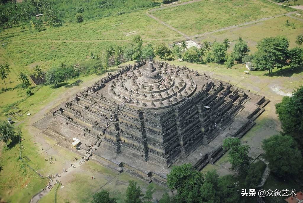 世界最大的佛寺在哪里,婆罗浮屠塔附近寺庙