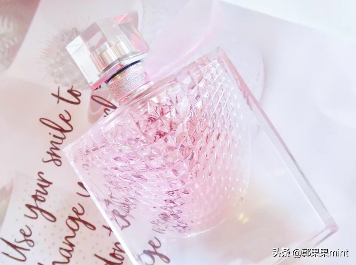 让女生一闻就爱上你的香水,高级感香水让人印象深刻