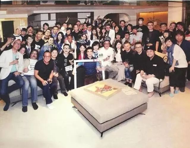 身价17亿的王力宏,王力宏穿破洞袜康熙来了