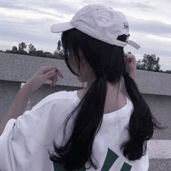 小清新闺蜜女头三人我想送你一个非常可爱的的礼物可是邮递员